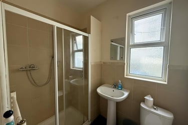 1 bed studio, Alma Road, Milehouse, Plymouth, PL34HD - Image 1